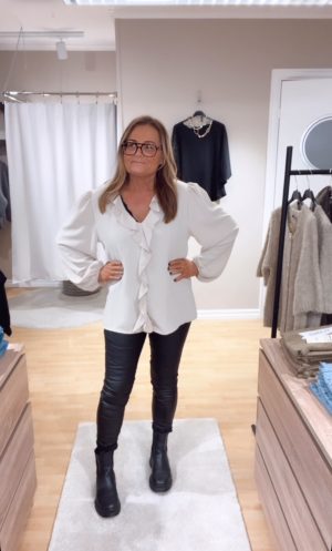 Zoe blus, Beige. (Klicka se film)