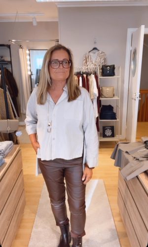 IMG_0400 Åsa bomulls skjorta, Beige. (Klicka se film)