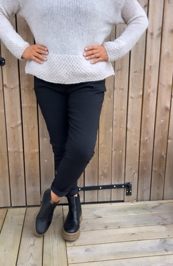 IMG_6639 Magisk byxa, Svart Dubbelstorlekar