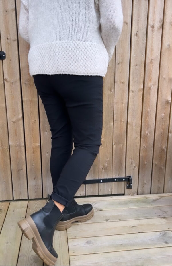 IMG_6640 2 Magisk byxa, Svart Dubbelstorlekar