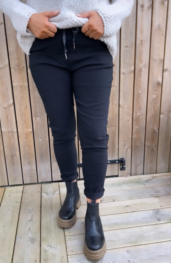 IMG_6641 Magisk byxa, Svart Dubbelstorlekar