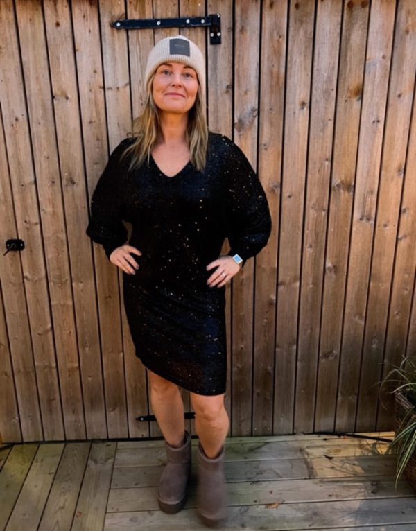 Gina klänning, Svart med paljetter. (Klicka in och se klänningen på)