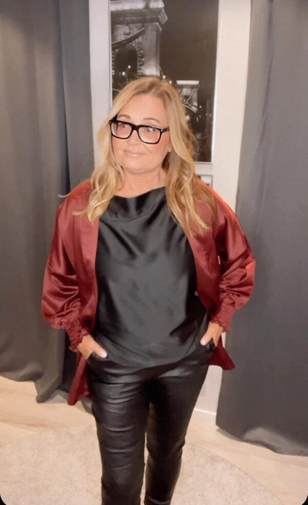 IMG_0789 Kajsa kort kaftan, Glansig Vinröd