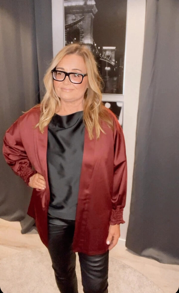 IMG_0791 2 Kajsa kort kaftan, Glansig Vinröd