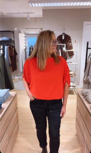 IMG_9396 Kayla Draperad topp, Röd. (Klicka se film)