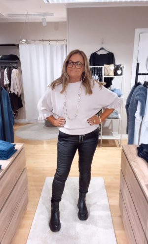 IMG_2426 Malva stickad tröja, Beige. (Klicka, se film med plaggen på)