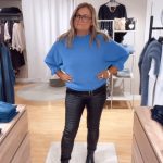 IMG_2476 2 Malva stickad tröja, Azurblå . (Klicka se film med plagg på)