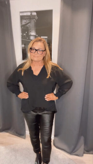 IMG_2860 Vendela blus, Svart. (Klicka, se film med plaggen på)