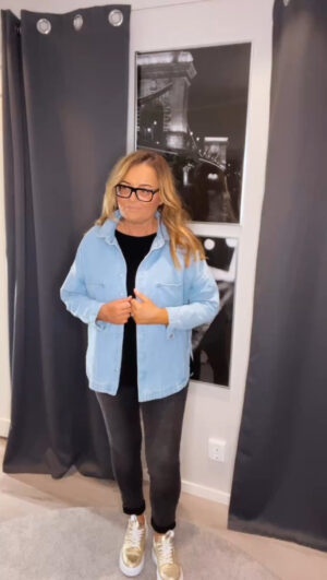 IMG_3584 2 Ulrica jeansskjorta/tunn jacka. (Klicka, se film med plaggen på)