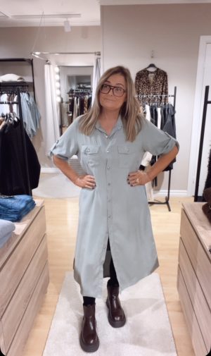 Screenshot Madde klänning, Army. Endast S/M kvar. Rymlig. (Klicka se film)