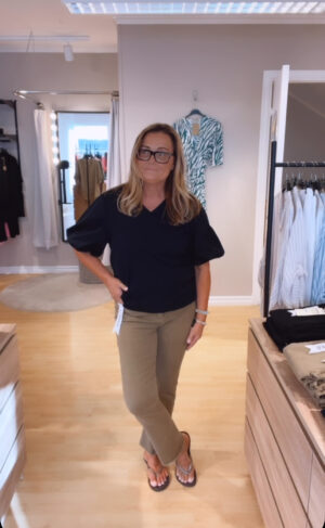 Demi Flare jeans, Khakibrun. (Klicka se film med plagget på)