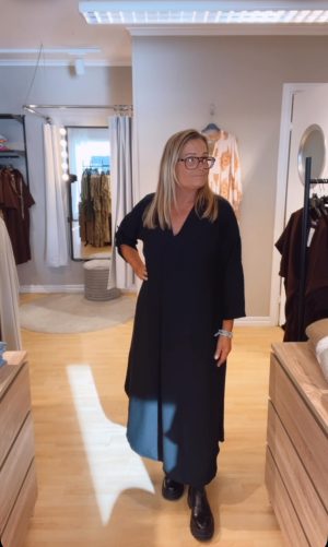 Bea, Svart. (Klicka se film med plagget på)