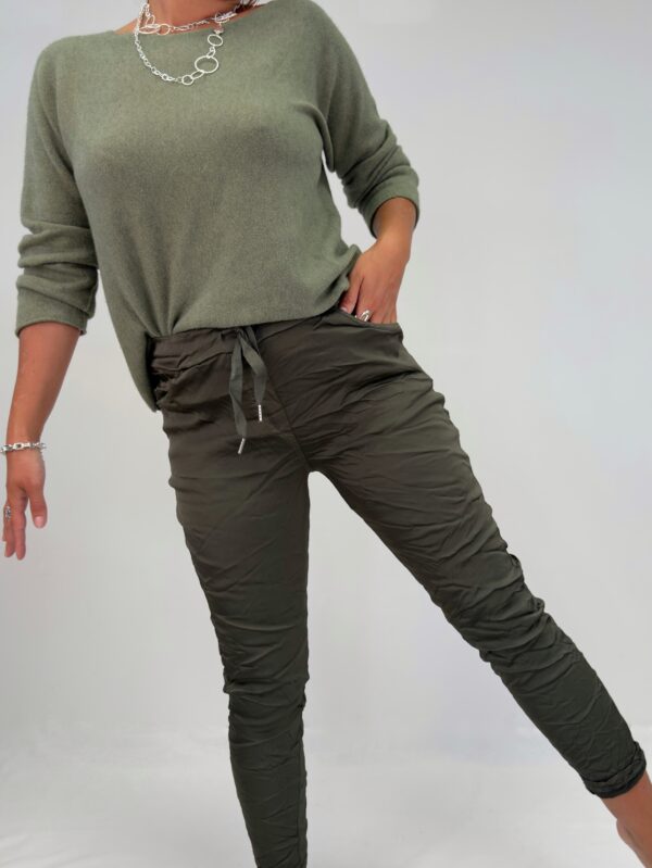 IMG_1218_SnapseedCopy Magisk Glansig byxa, Army.