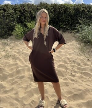 IMG_5343 Lindzy dress, Espresso samt Svart. (Klicka se film)