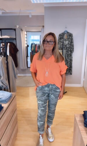 Hedda topp, Orange. (Klicka se film med plagget på)