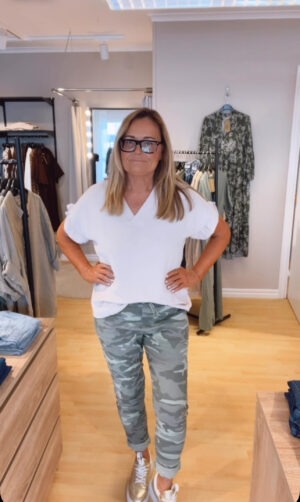 IMG_8559 Hedda topp, Vit. (Klicka se film med plagget på)