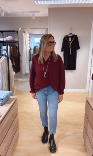 IMG_9105 Vendela blus, Vinröd. (Klicka och se film med plagg på)