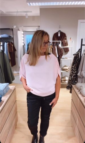 Kayla Draperad topp, Rosa. (Klicka se film)