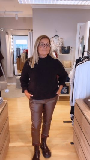 Cuddle Sweater, Brun. (Klicka se film)