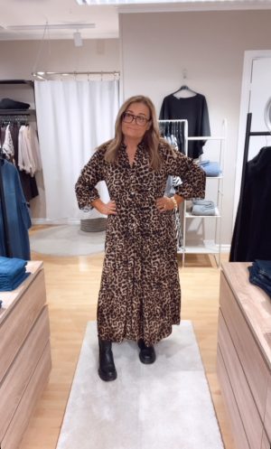 IMG_2297 Zassi dress Leo, Svart. (Klicka se film)