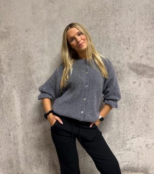 Photoroom_20250813_235216-1357×1536 Moa gosig kofta, Grå.