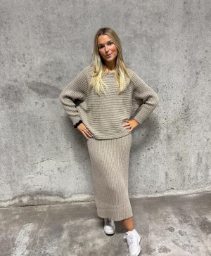 Photoroom_20250915_151818 Florens stickat set, Sand. (Klicka se film)