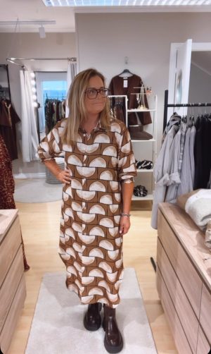 Doris klänning, Nougat