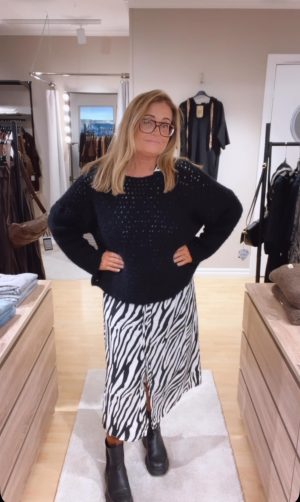 IMG_0734 Happy Sweater, Svart