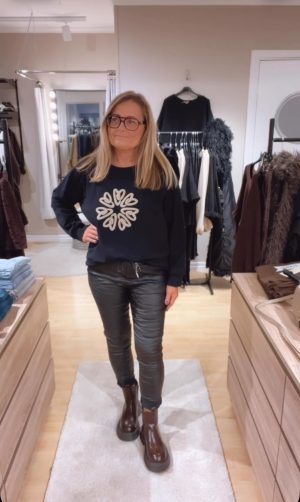 IMG_1243 Mjuk college sweater, Black. (Klicka se film)