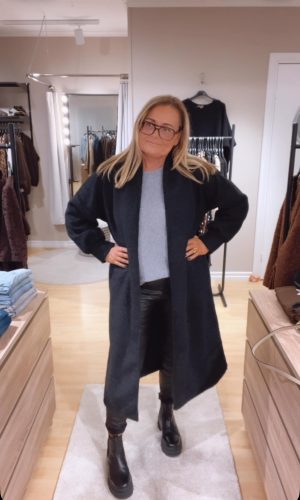 IMG_1285 Duster Coat, Svart. (Klicka se film)