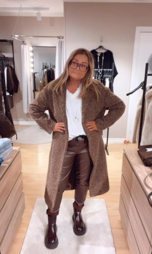 IMG_1423 2 Avery kappa, Brun. (Klicka se film)