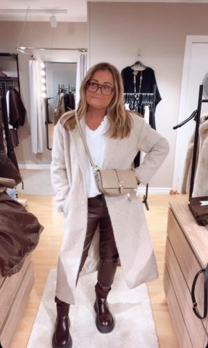 Avery kappa, Beige. (Klicka se film)