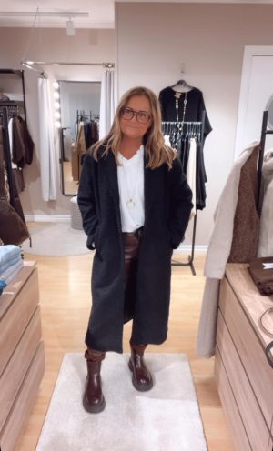 IMG_1433 2 Avery kappa, Svart. (Klicka se film)