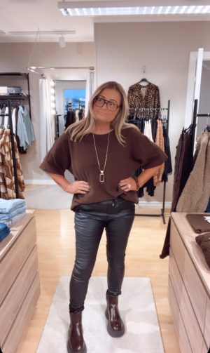 IMG_1596 Mindy tröja med vid ärm, Espresso. (Klicka se film)Går att lägga order redan nu.