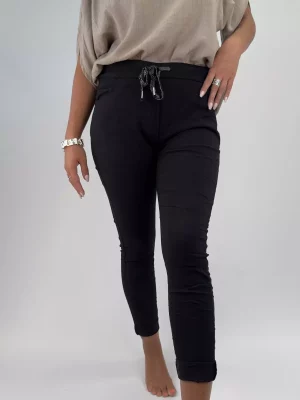 IMG_1740.jpg Magisk byxa med bakficka. Svart