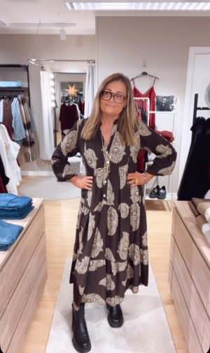 IMG_1957 Zassi dress Paisley, Brun. (Klicka se film)