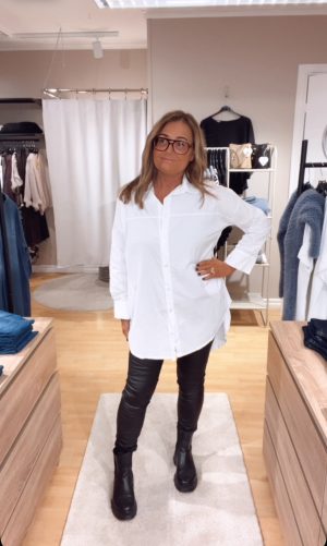 Long Boyfriend Shirt, Vit. (Klicka se film)