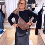 43DD1D12-46C0-43B0-B169-F1A969449CBE Zia väska i lammskinn, Brun. (Klicka se film)