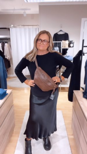 Zia väska i lammskinn, Brun. (Klicka se film)