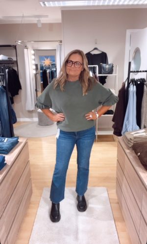 Malva stickad tröja, Army. (Klicka, se film med plaggen på)