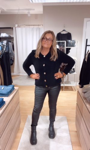 Juliett kofta, Svart. (Klicka se film)